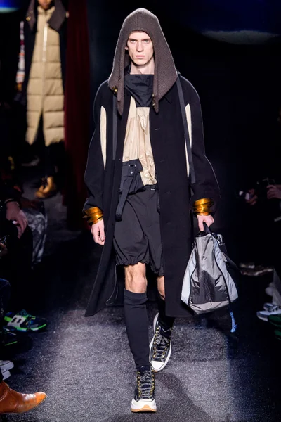 Look 48
